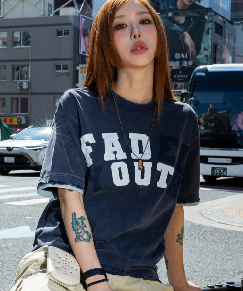 XF014 아치 아플리케 데미지 워싱 티셔츠 (NAVY)