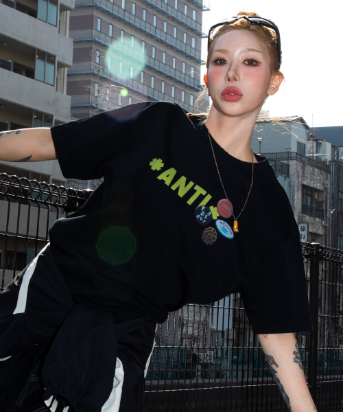XF010 안티 핀 뱃지 티셔츠 (BLACK)