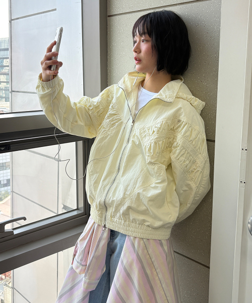 RUCHED HOODED LOOSE FIT WIND JUMPER CREAM