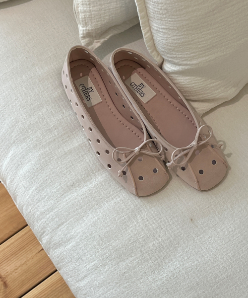 Dotty Muse Flat