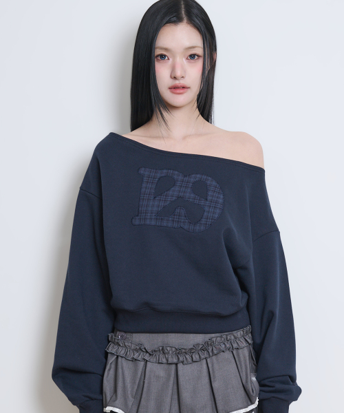 129 LOGO PATCH BOAT NECK SWEATSHIRT NAVY