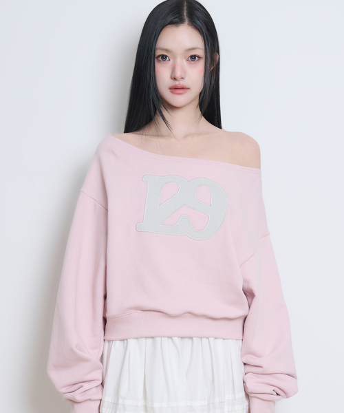 129 LOGO PATCH BOAT NECK SWEATSHIRT LIGHT PINK