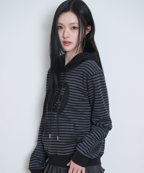 129 LOGO PATCH HOODIE CHARCOAL BLACK