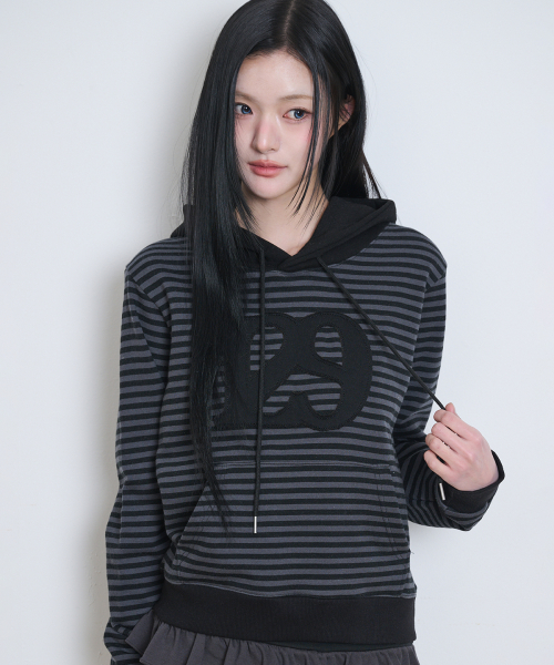 129 LOGO PATCH HOODIE CHARCOAL BLACK