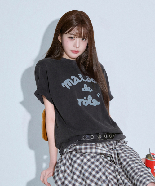 MAISON DE ROLA EMBROIDERY PIGMENT LOOSE FIT T-SHIRT CHARCOAL