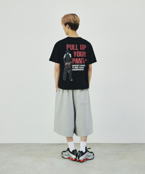 [류정란 × 스켈리웩] PULL UP 크롭 티셔츠[블랙]