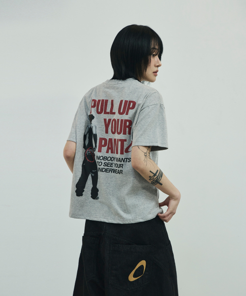[류정란 × 스켈리웩] PULL UP 크롭 티셔츠[그레이]