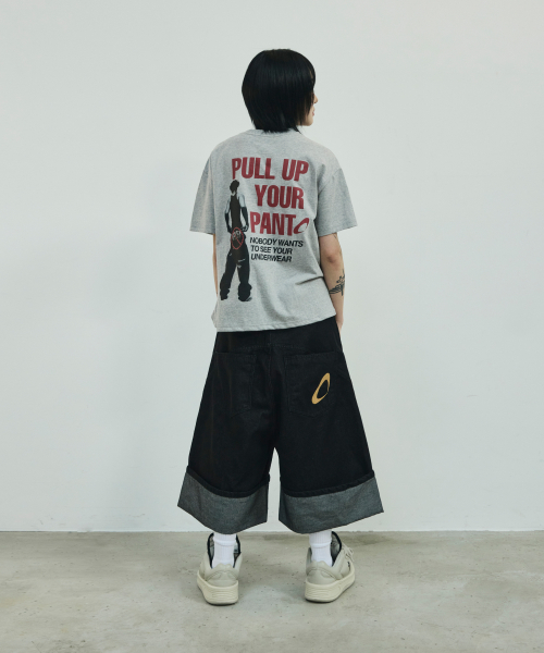 [류정란 × 스켈리웩] PULL UP 크롭 티셔츠[그레이]