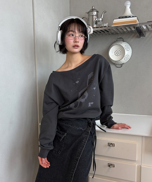 CROSS STITCH CLEF OFF SHOULDER SWEATSHIRT CHARCOAL