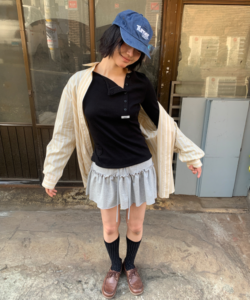 ASYMMETRIC BUTTON MINI POCKET LONG SLEEVE BLACK
