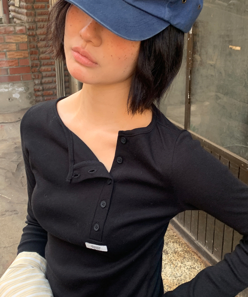 ASYMMETRIC BUTTON MINI POCKET LONG SLEEVE BLACK