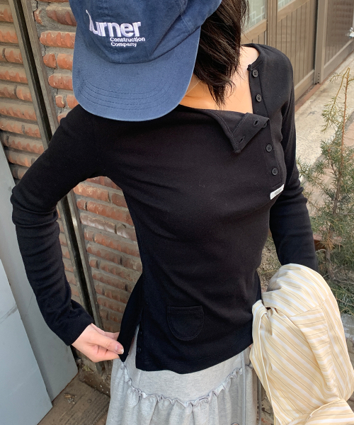 ASYMMETRIC BUTTON MINI POCKET LONG SLEEVE BLACK