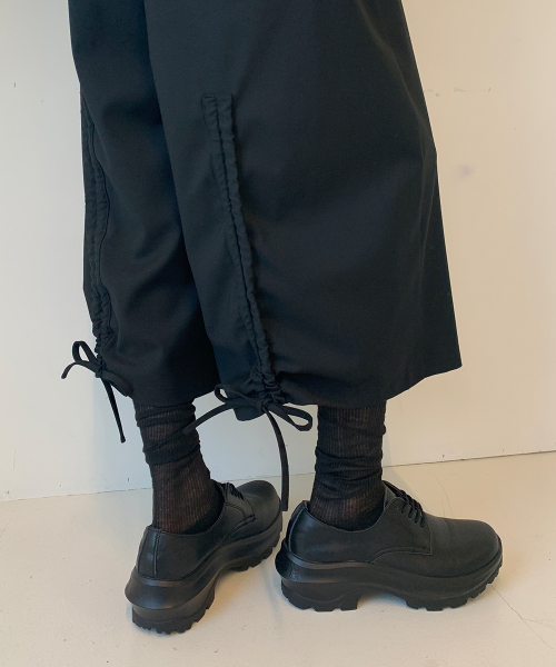 RIBBON POCKET SHIRRING BERMUDA PANTS BLACK