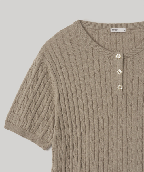 W. Henley Neck Cable Knit (Light Khaki)