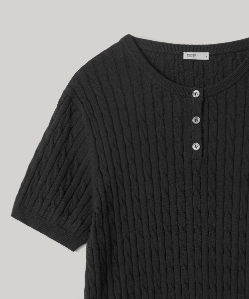 W. Henley Neck Cable Knit (Black)