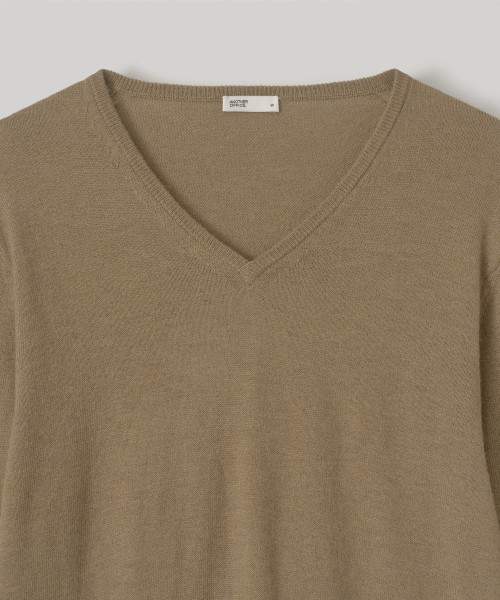 W. V-Neck Solid Knit (Light Brown)
