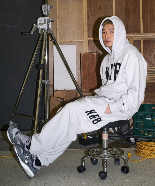 챔피온 X 콤팩트레코드바 빅 로고 스웨트 팬츠 Light Grey