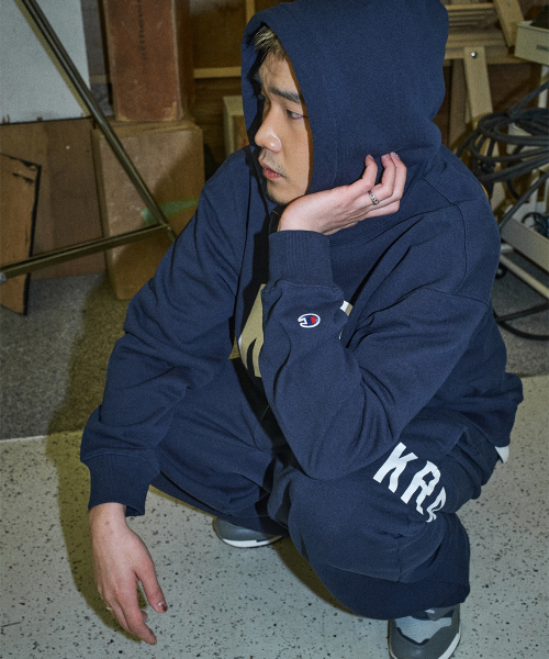 챔피온 X 콤팩트레코드바 빅 로고 스웨트 팬츠 Navy