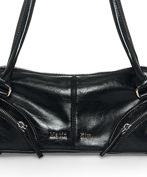 CURVE ZIP BAGUETTE BAG IN BLACK