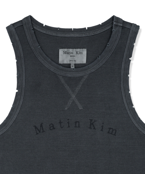 DISTRESSED SLEEVELESS LOGO TOP IN CHARCOAL