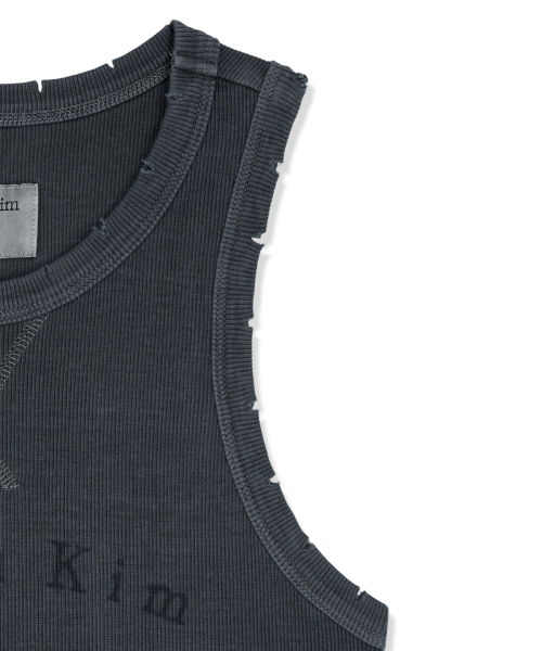 DISTRESSED SLEEVELESS LOGO TOP IN CHARCOAL