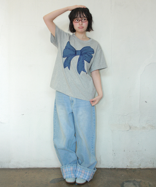BIG RIBBON APPLIQUE BASIC FIT T SHIRT GREY
