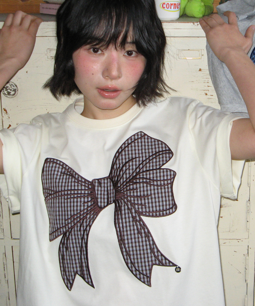 BIG RIBBON APPLIQUE BASIC FIT T SHIRT SOFT YELLOW