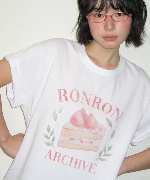 STRAWBERRY CAKE BASIC FIT T SHIRT WHITE