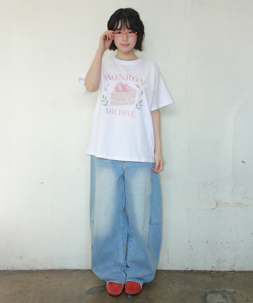 STRAWBERRY CAKE BASIC FIT T SHIRT WHITE