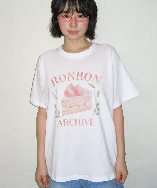 STRAWBERRY CAKE BASIC FIT T SHIRT WHITE