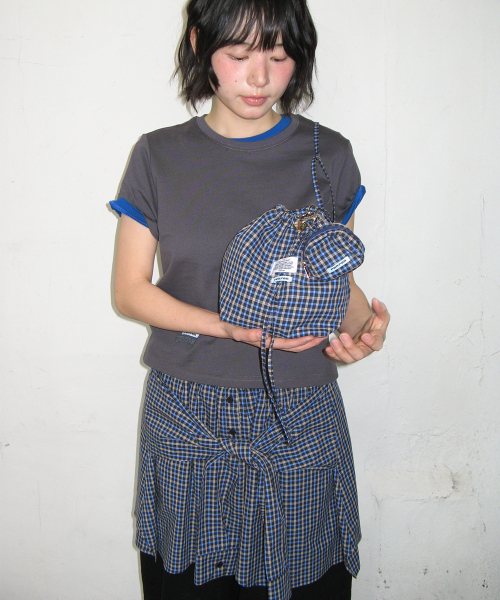 MINI LABEL CROP SHORT SLEEVE CHARCOAL