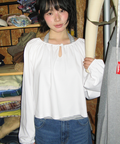 VOLUME SHIRRING BUTTON LONG SLEEVE WHITE