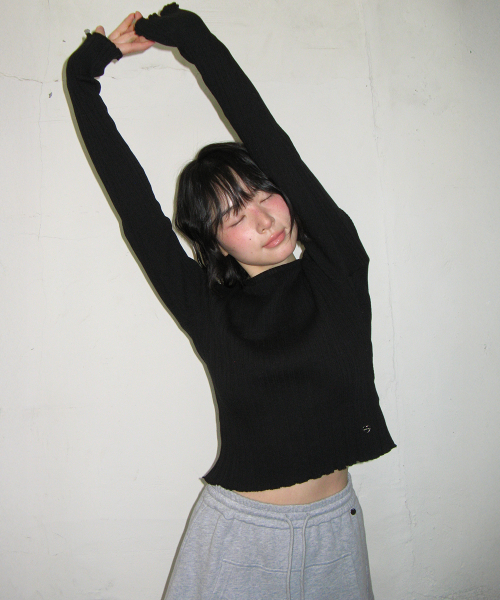 PLEATS SLIM FIT LONG SLEEVE BLACK