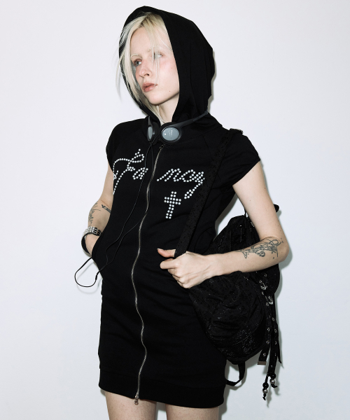 HOTFIX PUFF SLEEVE HOOD ONE-PIECE (BLACK) F26QD139