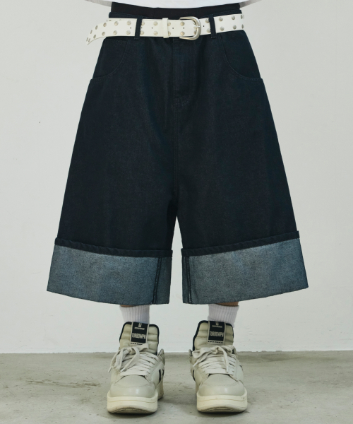 [류정란 × 스켈리웩] 롤업 논페이드 버뮤다 데님 쇼츠[인디고]