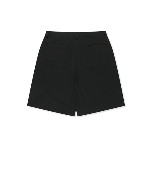 CURVED SEAM BERMUDA PANTS FOR MEN IN BLACK