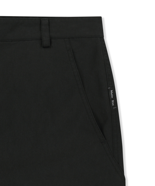 CURVED SEAM BERMUDA PANTS FOR MEN IN BLACK