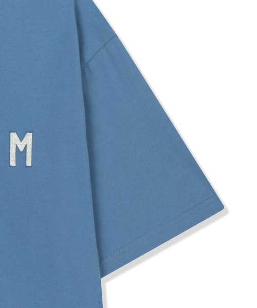 APPLIQUE FELT LOGO TOP FOR MEN IN BLUE