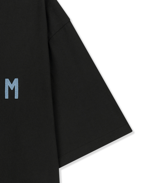 APPLIQUE FELT LOGO TOP FOR MEN IN STRONG BLACK