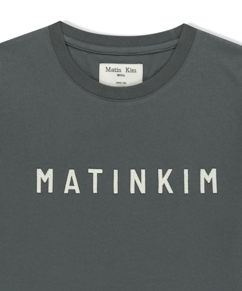 APPLIQUE FELT LOGO TOP IN CHARCOAL