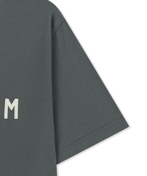 APPLIQUE FELT LOGO TOP IN CHARCOAL