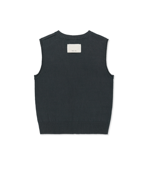 POCKET WASHED KNIT VEST IN CHARCOAL