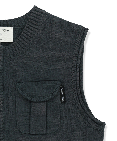 POCKET WASHED KNIT VEST IN CHARCOAL