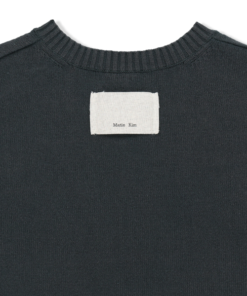 POCKET WASHED KNIT VEST IN CHARCOAL