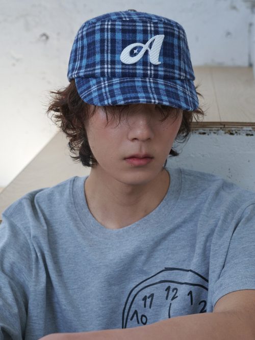A Logo Check Pillbox Cap (Navy Check)