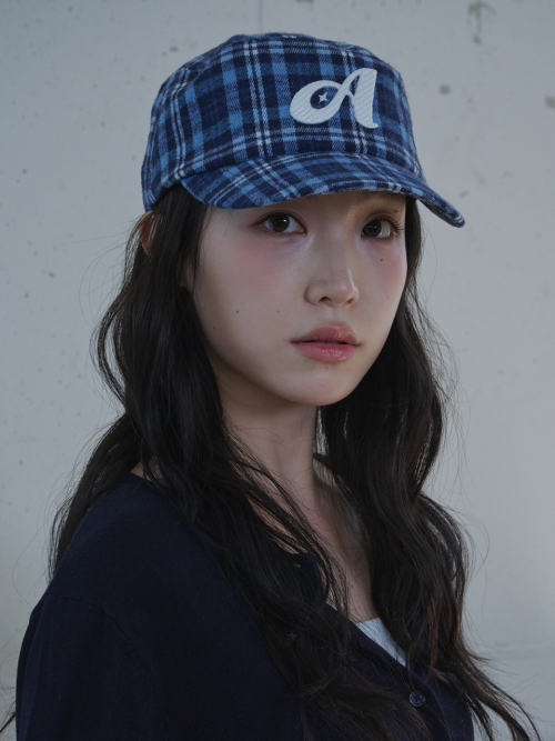 A Logo Check Pillbox Cap (Navy Check)