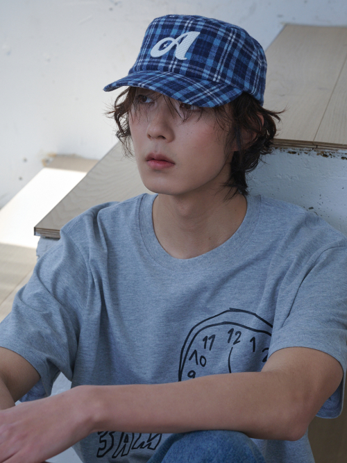 A Logo Check Pillbox Cap (Navy Check)