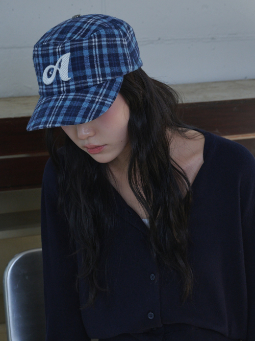 A Logo Check Pillbox Cap (Navy Check)