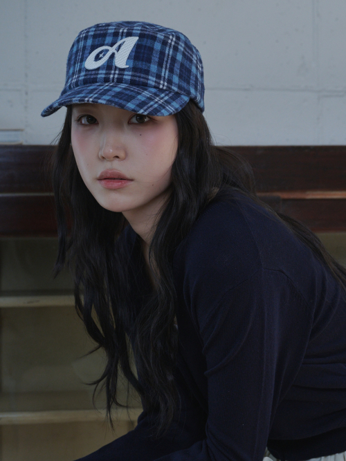 A Logo Check Pillbox Cap (Navy Check)