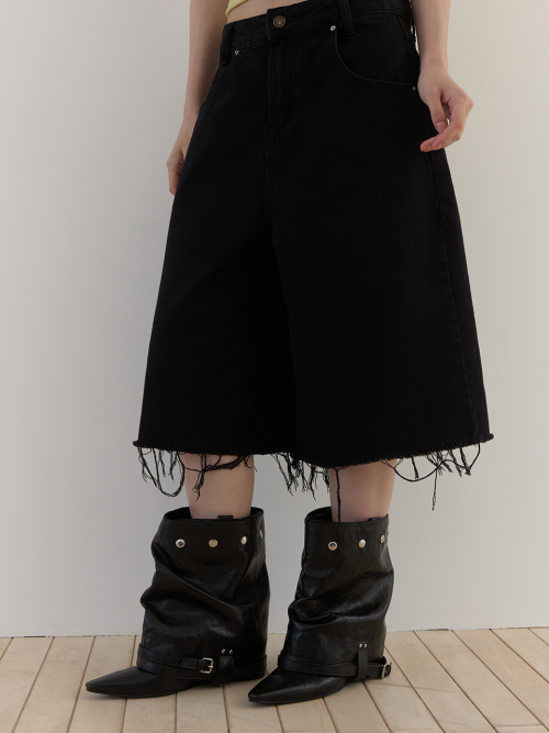 MULTI BUTTON BOOTS (BLACK)